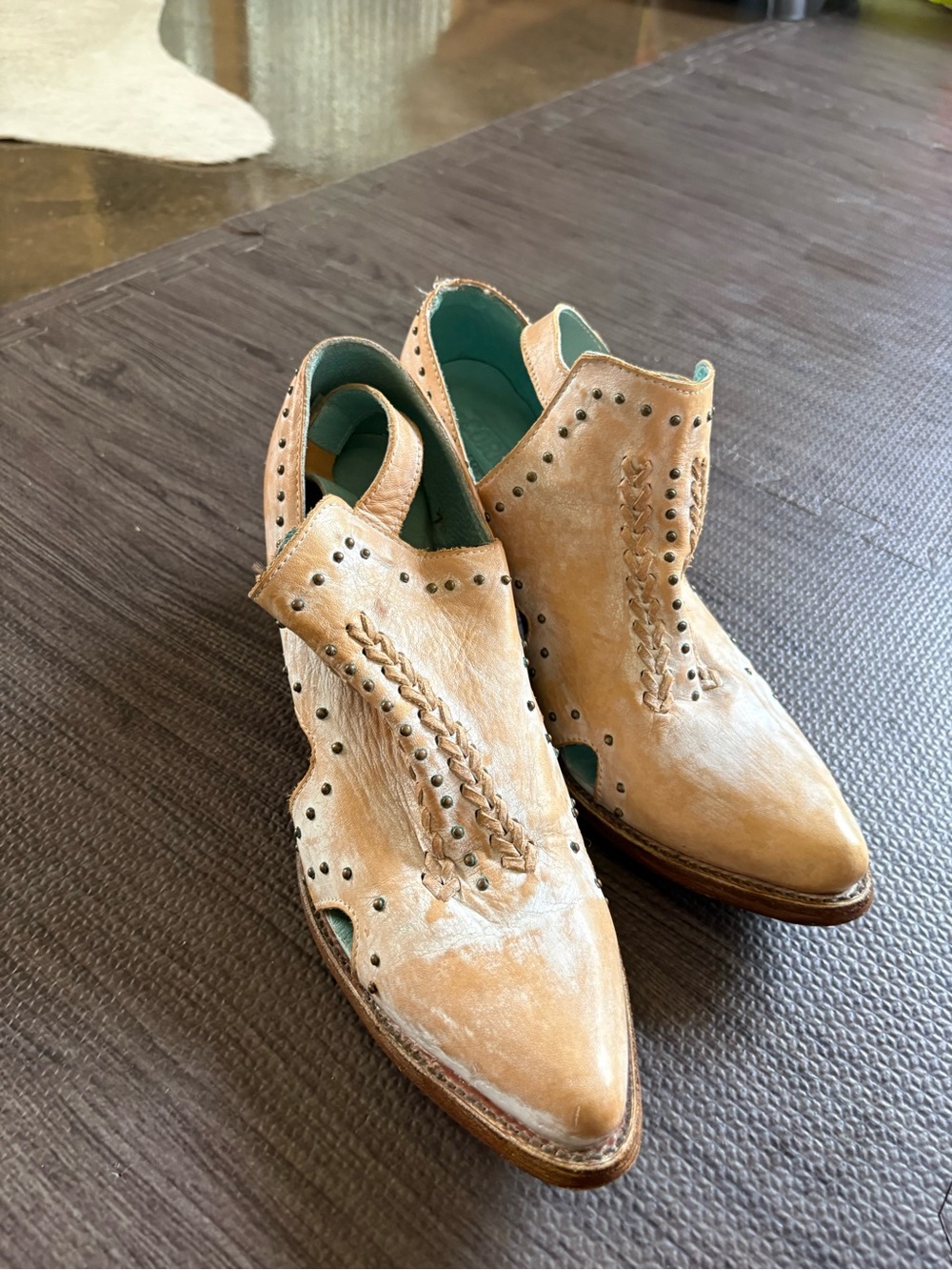 Corral cut out leather ankle boots